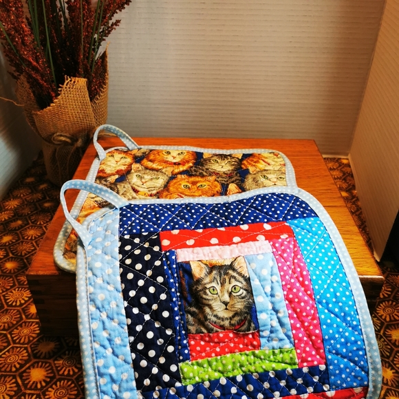 Vintage Hand Made Quilted Pot Holders with Cats - Picture 4 of 15